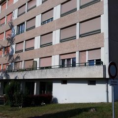 Bel appartement de 4 pièces au rez-de-chaussée avec un balcon
