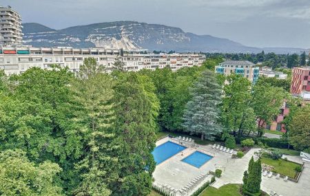 Gradelle - spacieux 2 pièces meublé dans un immeuble avec piscine intérieure et extérieure