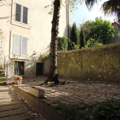 Loft duplex Vieille-Ville avec jardinet