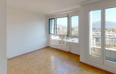 BEL APPARTEMENT DE 8 PIÈCES TRIPLEX ATTIQUE !