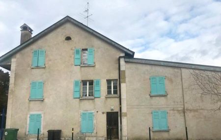 Appartement de 5 pièces au rez avec terrasse et jardin