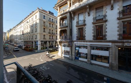 Pâquis, rue de Monthoux, 2 pièces au 1er étage, env 46m2