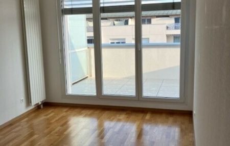 Appartement 4 pièces au 8ème étage - ATTIQUE