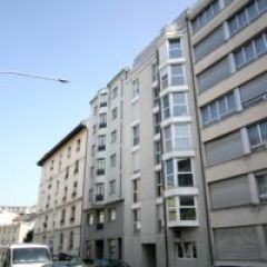 Appartement duplex en attique de 4,5 pièces avec balcon et terrasse en toiture aux Acacias