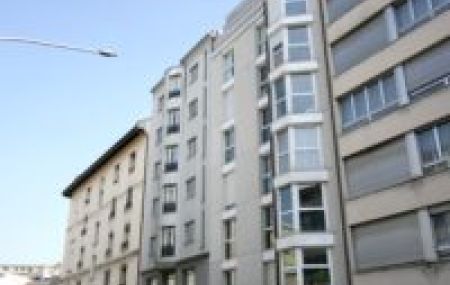 Appartement duplex en attique de 4,5 pièces avec balcon et terrasse en toiture aux Acacias