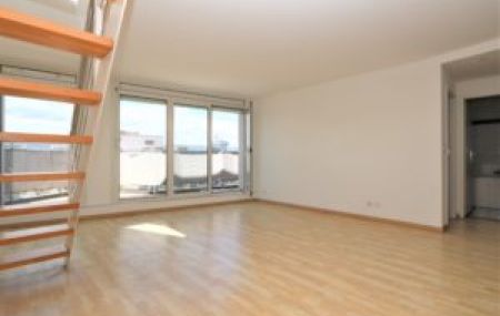 Appartement duplex en attique de 4,5 pièces avec balcon et terrasse en toiture aux Acacias