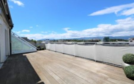 Appartement duplex en attique de 4,5 pièces avec balcon et terrasse en toiture aux Acacias