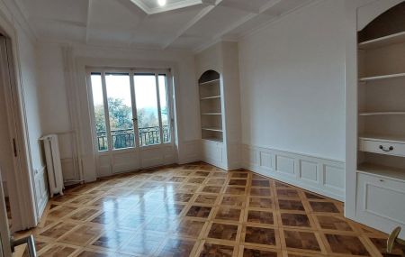 Bel appartement de 5 pièces traversant au 5ème étage avec un balcon