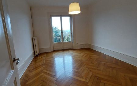 Bel appartement de 5 pièces traversant au 5ème étage avec un balcon