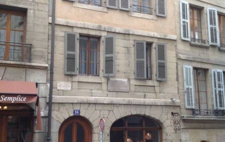 Loft duplex Vieille-Ville avec jardinet