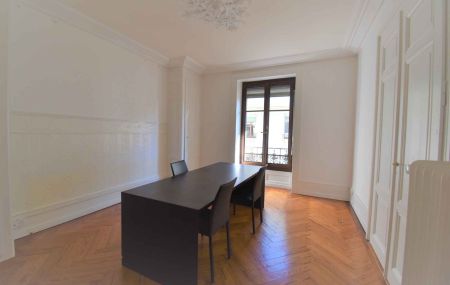 Appartement avec balcon de 4.5 pièces à Plainpalais