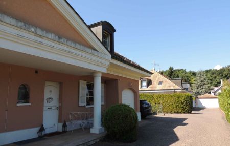 Villa jumelée de 7 pièces avec jardin et piscine à Veyrier