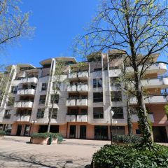 Appartement de 4 pièces à Grange-Canal avec balcon