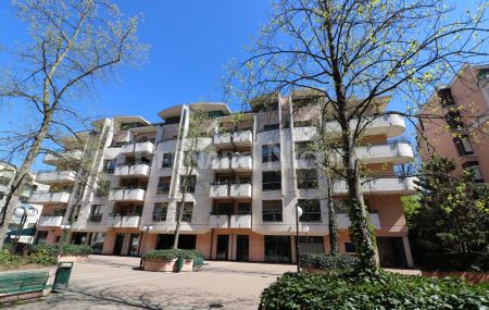 Appartement de 4 pièces à Grange-Canal avec balcon