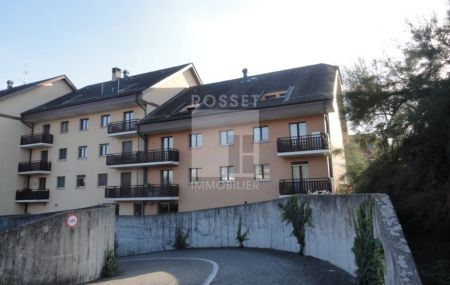 Appartement de 4 pièces au rez-de-chaussée avec balcon