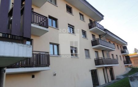 Appartement de 4 pièces au rez-de-chaussée avec balcon