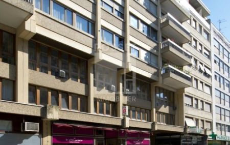 Bel appartement de 2 pièces au 5ème étage avec balcon