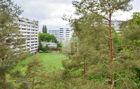 Studio au 5ème étage au calme avec balcon