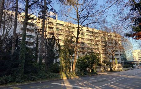 Appartement 5 pièces avec balcons à Florissant