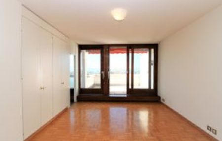 Appartement de 7,5 pièces duplex-attique proche des organisations internationales