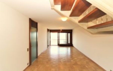 Appartement de 7,5 pièces duplex-attique proche des organisations internationales