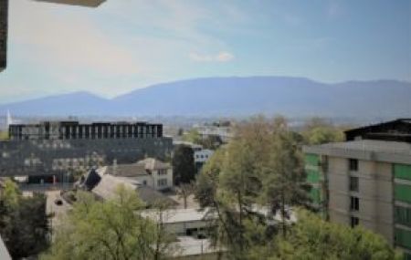 Appartement de 7,5 pièces duplex-attique proche des organisations internationales