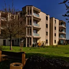 Geniessen Sie die Aussicht in die Berge