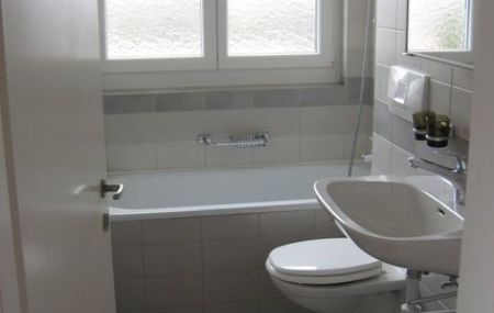MIETEN OHNE KAUTION - 2.5 Zimmerwohnung im Grünen von Adliswil