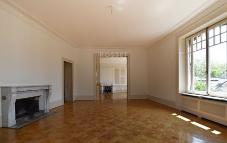 MAGNIFIQUE APPARTEMENT DE 8 PIÈCESD'ENV. 219 M2 AU 3ÈME ÉTAGEBEAUTIFUL 8 ROOM APARTMENT OFAPPROX. 219 M² ON THE 3RD FLOOR