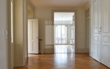 MAGNIFIQUE APPARTEMENT DE 8 PIÈCESD'ENV. 219 M2 AU 3ÈME ÉTAGEBEAUTIFUL 8 ROOM APARTMENT OFAPPROX. 219 M² ON THE 3RD FLOOR