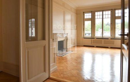 MAGNIFIQUE APPARTEMENT DE 8 PIÈCESD'ENV. 219 M2 AU 3ÈME ÉTAGEBEAUTIFUL 8 ROOM APARTMENT OFAPPROX. 219 M² ON THE 3RD FLOOR