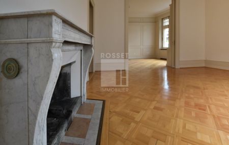 MAGNIFIQUE APPARTEMENT DE 8 PIÈCESD'ENV. 219 M2 AU 3ÈME ÉTAGEBEAUTIFUL 8 ROOM APARTMENT OFAPPROX. 219 M² ON THE 3RD FLOOR