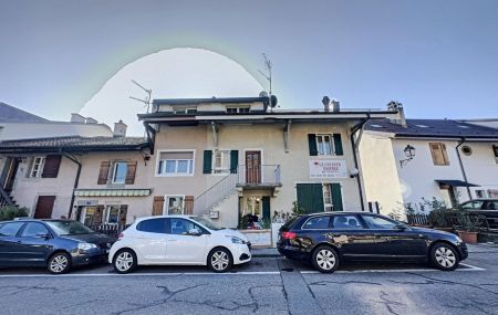 5 pièces (3 chambres) au 1er étage d'une maison...