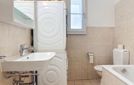 5 pièces (3 chambres) au 1er étage d'une maison...