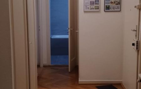 Appartement lumineux de 3 pièces au 1er étage.