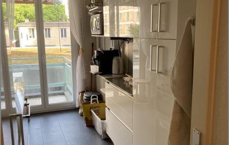 Appartement lumineux de 3 pièces au 1er étage.
