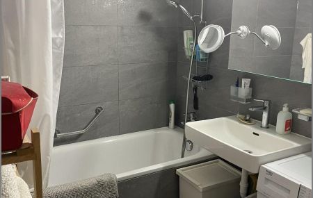 Appartement lumineux de 3 pièces au 1er étage.
