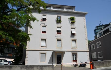 Logement de 2 pièces, d'environ 34 m2, sis au 2ème étage. Visites groupées sur place, sans inscription, mardi 13 mai 2025 de 13h15 à 13h30.