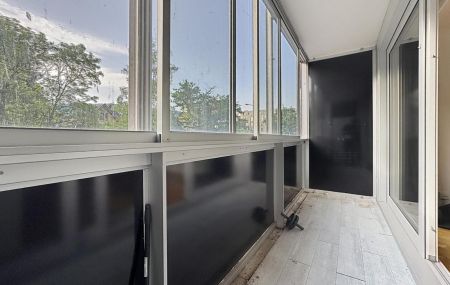 Studio au 2ème étage - Florissant 86C