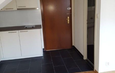 Logement de 2 pièces, d'environ 34 m2, sis au 2ème étage. Visites groupées sur place, sans inscription, mardi 13 mai 2025 de 13h15 à 13h30.
