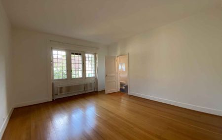 Appartement de 5 pièces en triplex avec cour et jardin à Thônex