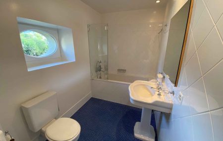 Appartement de 5 pièces en triplex avec cour et jardin à Thônex