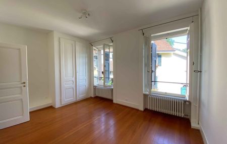 Appartement de 5 pièces en triplex avec cour et jardin à Thônex