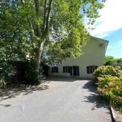Appartement de 5 pièces en triplex avec cour et jardin à Thônex