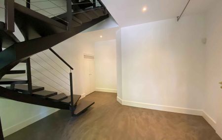 Appartement de 5 pièces en triplex avec cour et jardin à Thônex