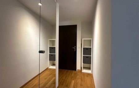 Studio meublé en attique avec balcon au centre ville