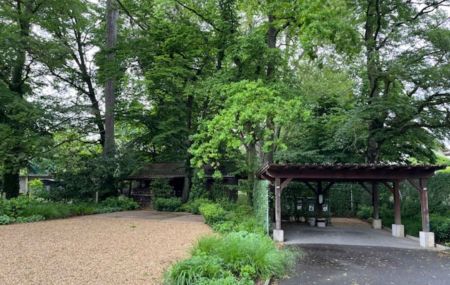 Appartement de 5 pièces en triplex avec cour et jardin à Thônex