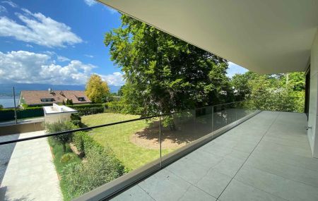 Appartement neuf de 5 pièces en triplex avec jardin et vue lac à Hermance