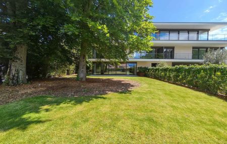 Appartement neuf de 5 pièces en triplex avec jardin et vue lac à Hermance