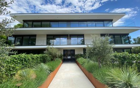 Appartement neuf de 5 pièces en triplex avec jardin et vue lac à Hermance